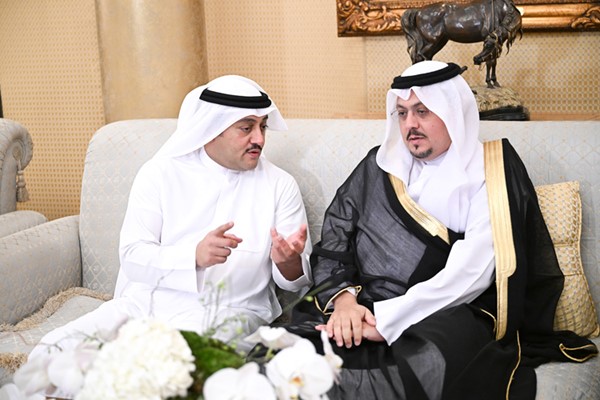 حديث بين الشيخ خالد الحمد وطلال الخرافي