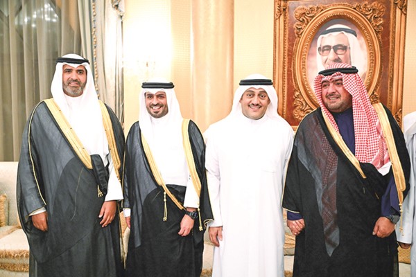 الشيخ ثامر العلي والشيخ صباح بدر السالم مع طلال الخرافي