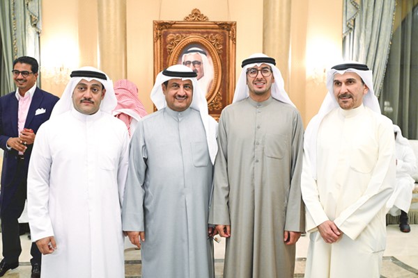 الشيخ أحمد الدعيج حضر غبقة طلال الخرافي