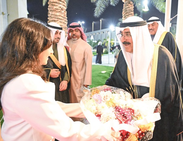 استقبال بالورود لصاحب السمو