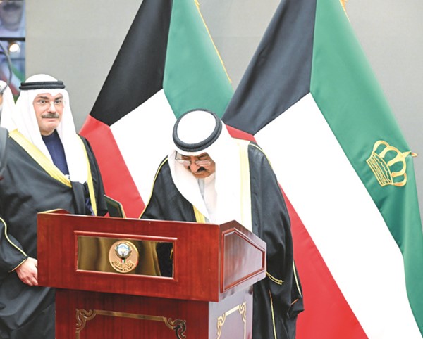 صاحب السمو الأمير الشيخ مشعل الأحمد يسجل كلمة في سجل الشرف