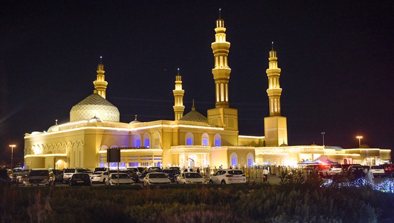 مسجد بلال يتلألأ في ليالي رمضان المباركة