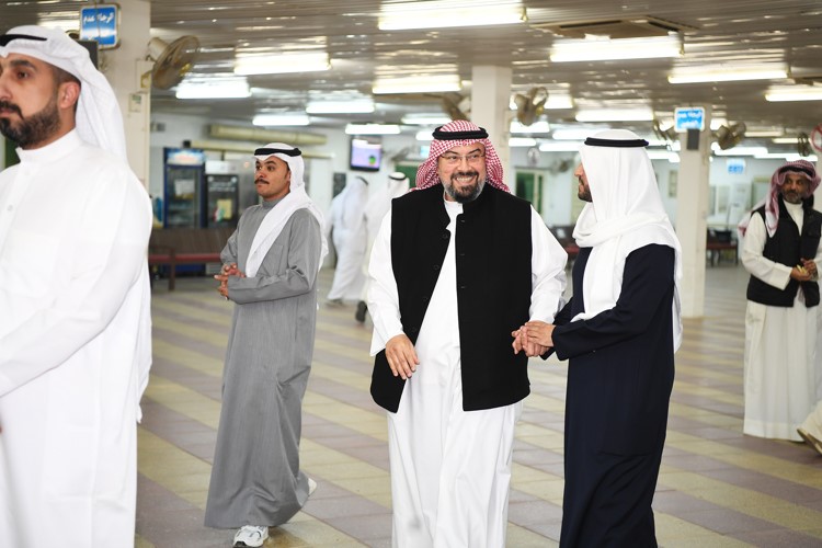 الشيخ طلال الفهد خلال العزاء