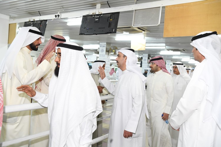 علي الراشد يقدم التعازي