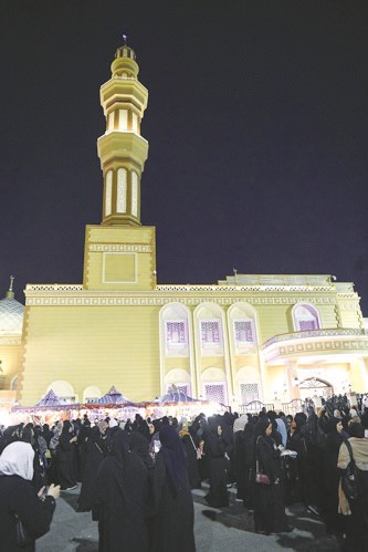 أجواء مميزة في محيط مسجد بلال