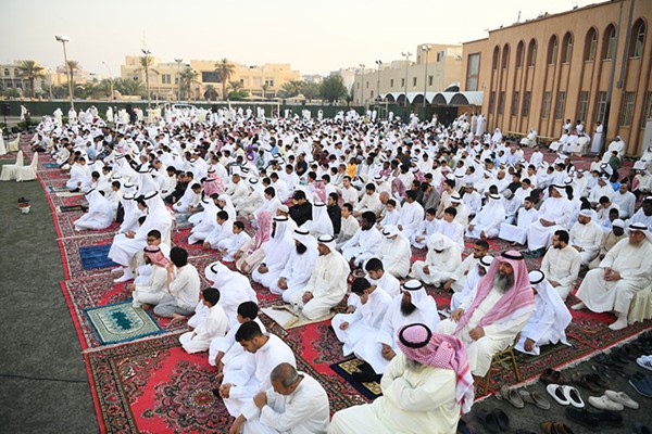 خطباء المساجد: يوم العيد يوم طاعة وبر يشرع فيه إظهار الفرح والسرور