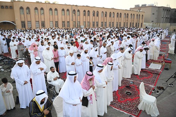 خطباء المساجد: يوم العيد يوم طاعة وبر يشرع فيه إظهار الفرح والسرور