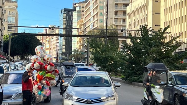  حركة ناشطة في أول أيام عيد الفطر المبارك في منطقة كورنيش المزرعة في بيروت (محمود الطويل)