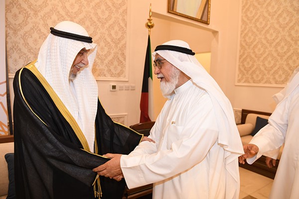 د.عبدالمحسن الخرافي مهنئا د.خالد المذكور