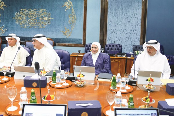 د.صبيح المخيزيم ونورة الفصام وخليفة العجيل ود.محمد الوسمي