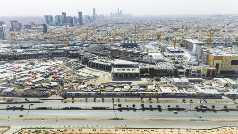 الأعمال الإنشائية في مشروع الأڤنيوز- الرياض
