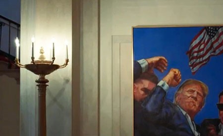 ترامب يستبدل صورة أوباما في البيت الأبيض بلوحة تمثله لدى محاولة اغتياله 2 1303333 2