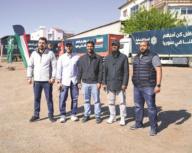 محمد الشايع مع عدد من المشاركين في الرحلة