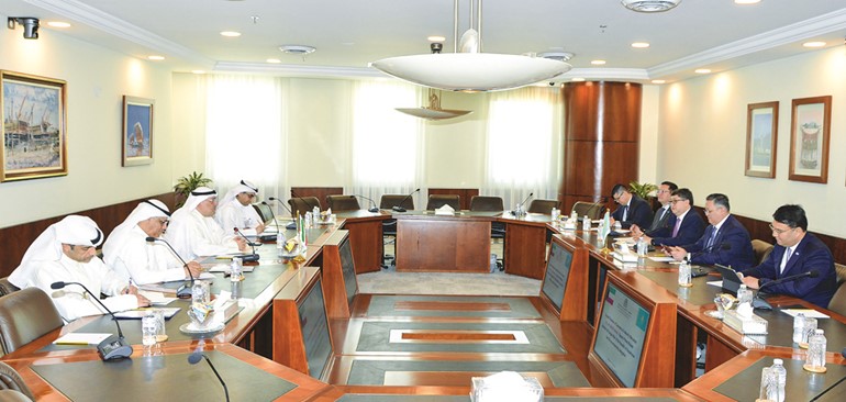 جانب من لقاء الغرفة مع نائب رئيس مجلس الوزراء ووزير خارجية جمهورية كازاخستان مورات نورتليو والوفد المرافق له