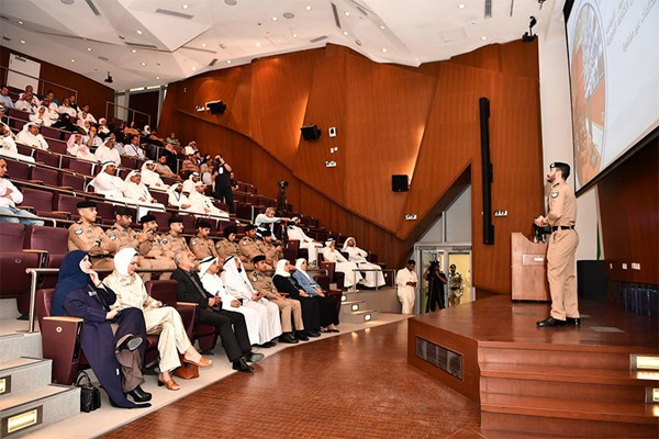 محاضرة توعوية في كلية التربية حول مستجدات قانون المرور