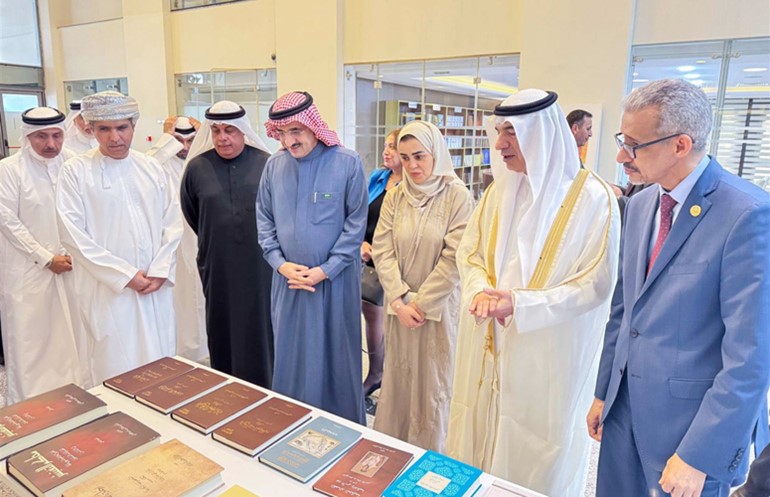 جولة في المعرض المصاحب للاحتفال