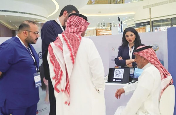 جانب من فعالية الطوارئ لتعزيز الوعي بالمخاطر اليومية في مول العاصمة