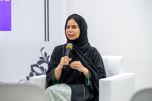 الروائية فاطمة المزروعي