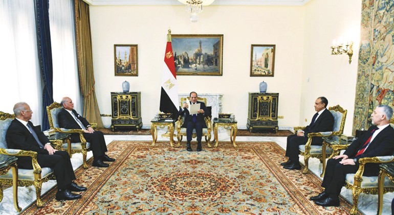 الرئيس عبدالفتاح السيسي مستقبلا نائب رئيس الوزراء ووزير خارجية العراق د.فؤاد حسين وذلك بحضور وزير الخارجية والهجرة وشؤون المصريين في الخارج د.بدر عبدالعاطي