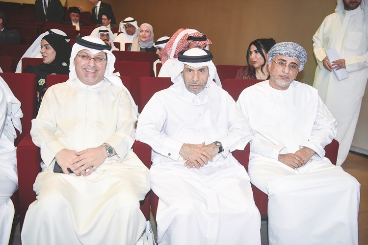 سفيرا قطر علي بن عبدالله آل محمود والبحرين صـلاح المالكي
ونائب السفير العماني المستشار شهاب بن سالم الرواس