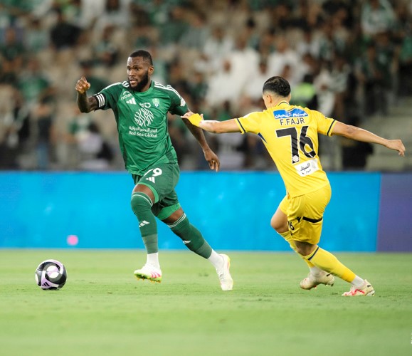 جانب من مباراة الأهلي والتعاون