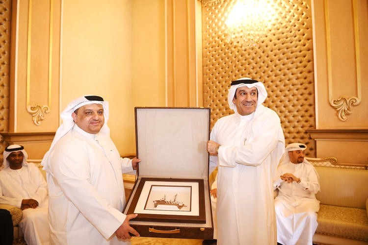  ومكرما علي عيسى رئيس الاتحاد البحريني