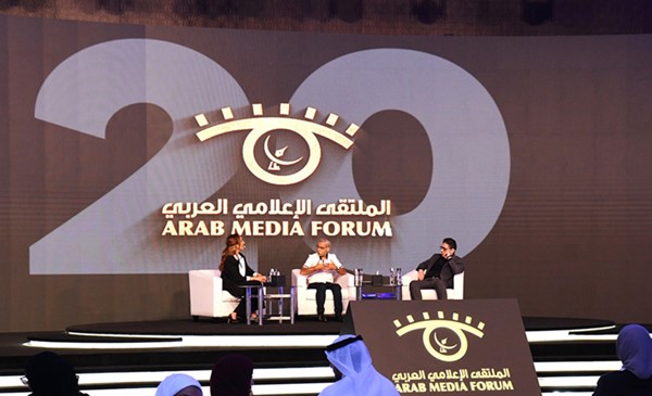 جانب من الجلسة الحوارية الأولى
