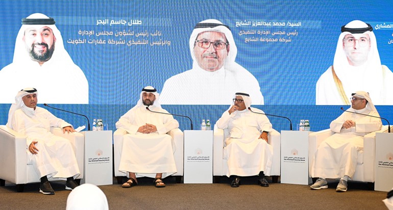 وزير الدولة لشؤون البلدية ووزير الدولة لشؤون الإسكان عبداللطيف المشاري ومحمد الشايع وطلال البحر وإبراهيم العوضي خلال الجلسة الأولى
من المنتدى الإسكاني