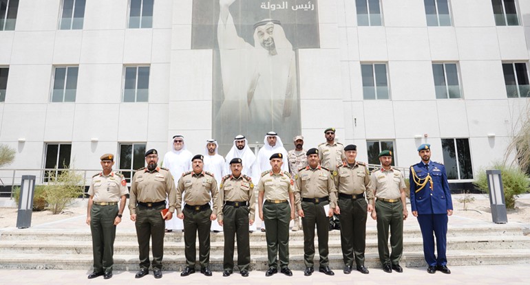 نائب رئيس أركان القوات المسلحة بدولة الإمارات العربية المتحدة اللواء الركن الشيخ أحمد بن طحنون بن محمد آل نهيان مع رئيس هيئة الخدمة الوطنية العسكرية اللواء الركن أحمد راشد الشنفا والوفد المرافق له