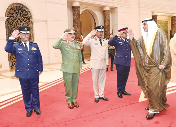 ممثل صاحب السمو الأمير الشيخ مشعل الأحمد سمو ولي العهد الشيخ صباح الخالد أثناء مغادرته وفي وداع سموهنائب رئيس الأركان الفريق الركن طيارالشيخ صباح جابر الأحمد ووكيل وزارة الداخلية الفريق الشيخ سالم النواف ووكيل الحرس الوطني الفريق الركن م.هاشم الرفاعي ورئيس قوة الإطفاء العام اللواء طلال الرومي