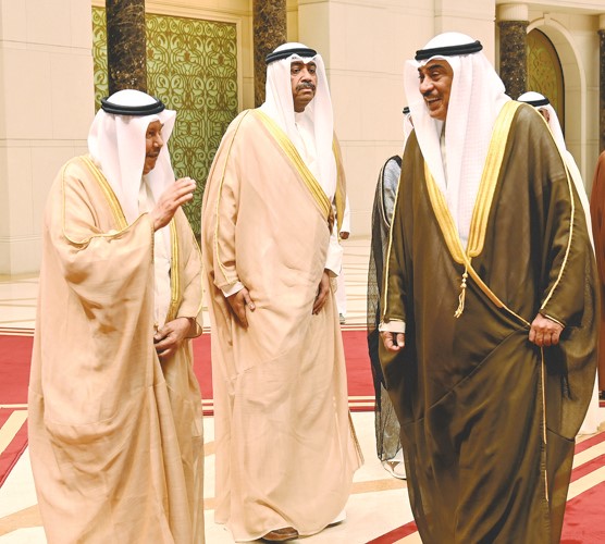 ممثل صاحب السمو الأمير الشيخ مشعل الأحمد سمو ولي العهد  الشيخ صباح الخالد وفي وداع سموه وزير الدفاع الشيخ عبدالله العلي والسفير أحمد فهد الفهد