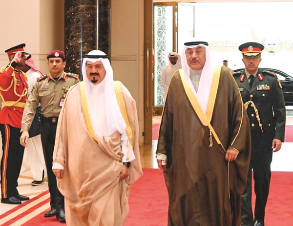 ممثل صاحب السمو الأمير الشيخ مشعل الأحمد سمو ولي العهد الشيخ صباح الخالد لدى مغادرته وفي وداع سموه على أرض المطار سمو الشيخ أحمد العبدالله رئيس الوزراء
