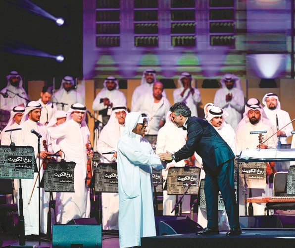 المايسترو د. أحمد العود وتحية للمطرب سلمان العماري
