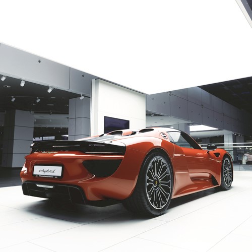 بورشه 918 سبايدر باللون الأحمر