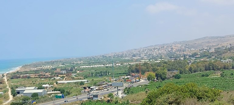 بلدة الدامور وسهلها والأوتوستراد الساحلي