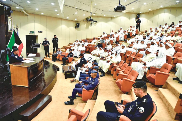 ممثلو الحسينيات خلال اللقاء