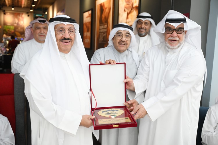  ويكرمان اللاعب السابق علي الملا