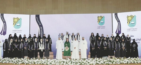 وزير التعليم العالي: فائقو جامعة الكويت فخر للوطن ونموذج يحتذى به