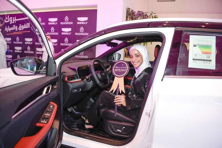 بالفيديو.. «علي الغانم وأولاده للسيارات» تُكرّم أوائل الثانوية العامة لعام 2025
