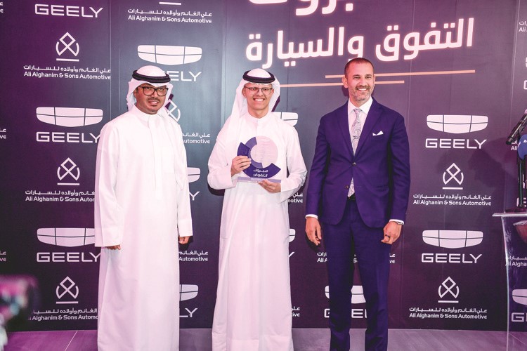 بالفيديو.. «علي الغانم وأولاده للسيارات» تُكرّم أوائل الثانوية العامة لعام 2025