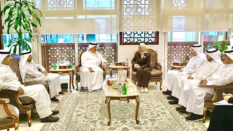 وزيرة الشؤون الاجتماعية وشؤون الأسرة والطفولة د.أمثال الحويلة ووزير التربية م.سيد جلال الطبطبائي خلال الاجتماع