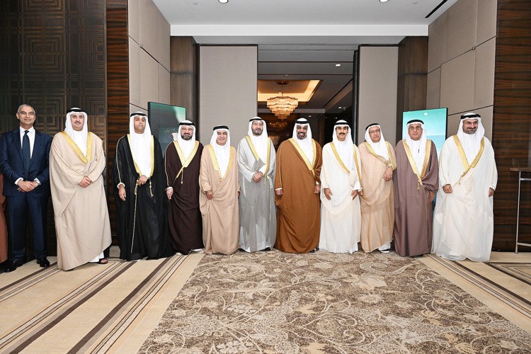 حمد المرزوق والشيخ ثامر الجابر الأحمد والشيخ سلمان بن خليفة آل خليفة وخالد الشملان وخالد إبراهيم حميدان