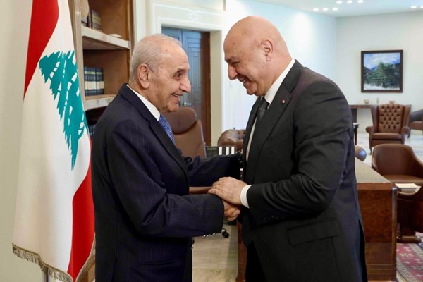 رئيس الجمهورية العماد جوزف عون مستقبلاً رئيس مجلس النواب نبيه بري في قصر بعبدا (محمود الطويل)