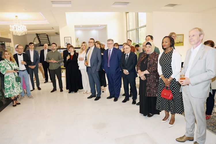 حضور ديبلوماسي في المعرض