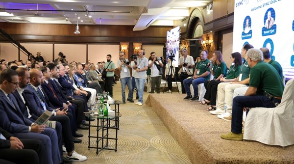 إحدى جلسات اليوم الأول من مؤتمر «SYNC’25 II» لتعزيز صناعة التكنولوجيا العالمية (سانا)