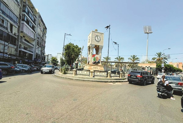 ساحة الملعب البلدي في بيروت شبه خالية من الحركة بسبب ارتفاع درجة الحرارة (محمود الطويل)