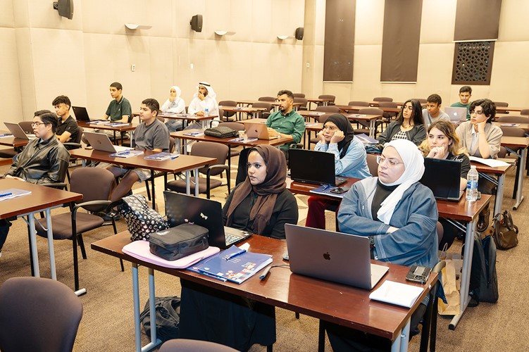 عدد من المشاركين