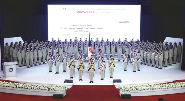 الدفعة الـ14 من منتسبات معهد الشرطة النسائية خلال أداء القسم
