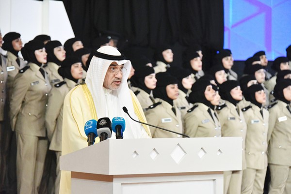 النائب الأول لرئيس مجلس الوزراء ووزير الداخلية الشيخ فهد اليوسف يلقي كلمته خلال حفل تخريج الدفعة الـ14 من منتسبات معهد الشرطة النسائية
