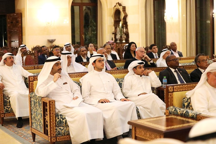متابعة من الحضور
